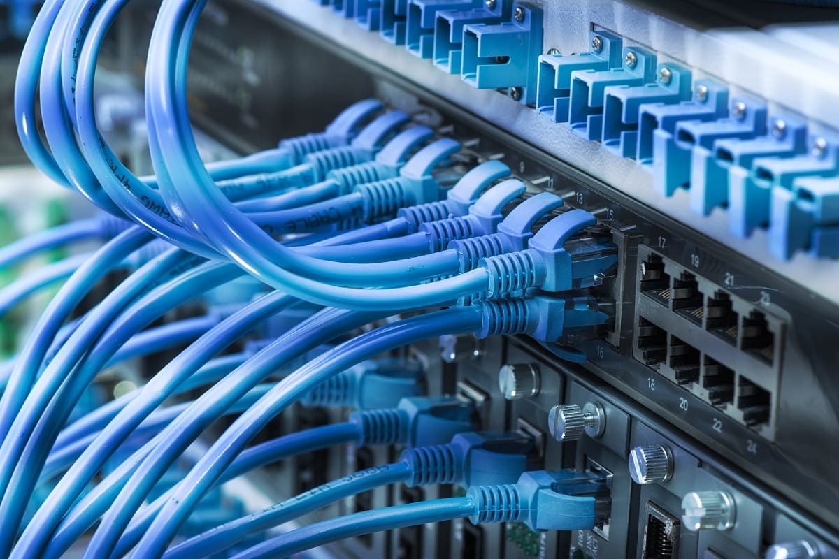 Системы связи интернет. Кабельная система Ethernet. Сетевое и серверное оборудование. Монтаж слаботочных сетей. Локальная сеть.